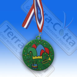 TC5001DU.GR - Carnavalsmedailles GROEN metaal ø50mm met narrenmuts